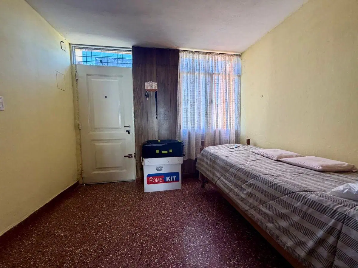 2054489870_bedroom